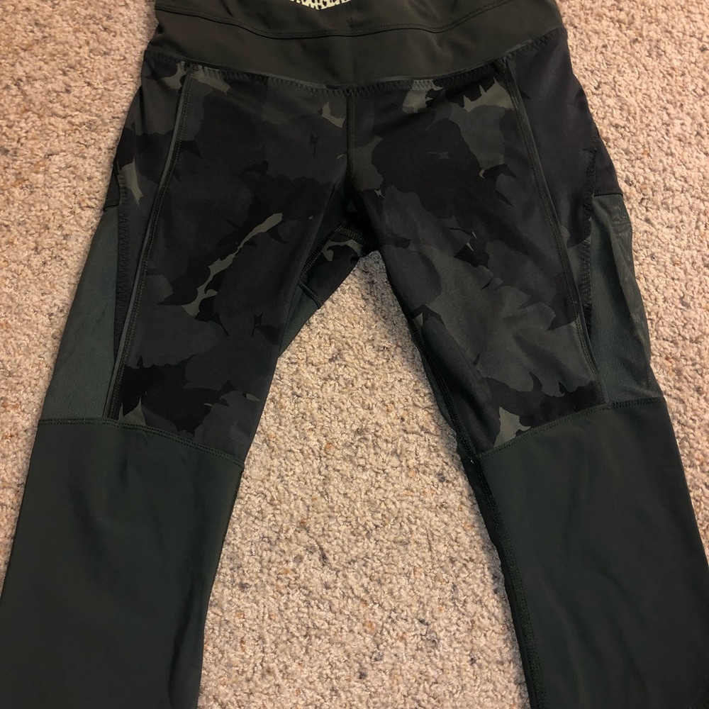 Lululemon knee length leggings size 6